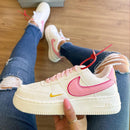 Tênis Nike Air Force 1 Branco e Rosa - Loja Menina Maluca