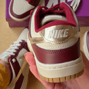 Tênis Nike Dunk SB Bordo Ouro Couro Premium - Loja Menina Maluca