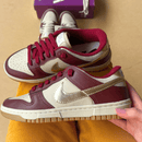 Tênis Nike Dunk SB Bordo Ouro Couro Premium - Loja Menina Maluca