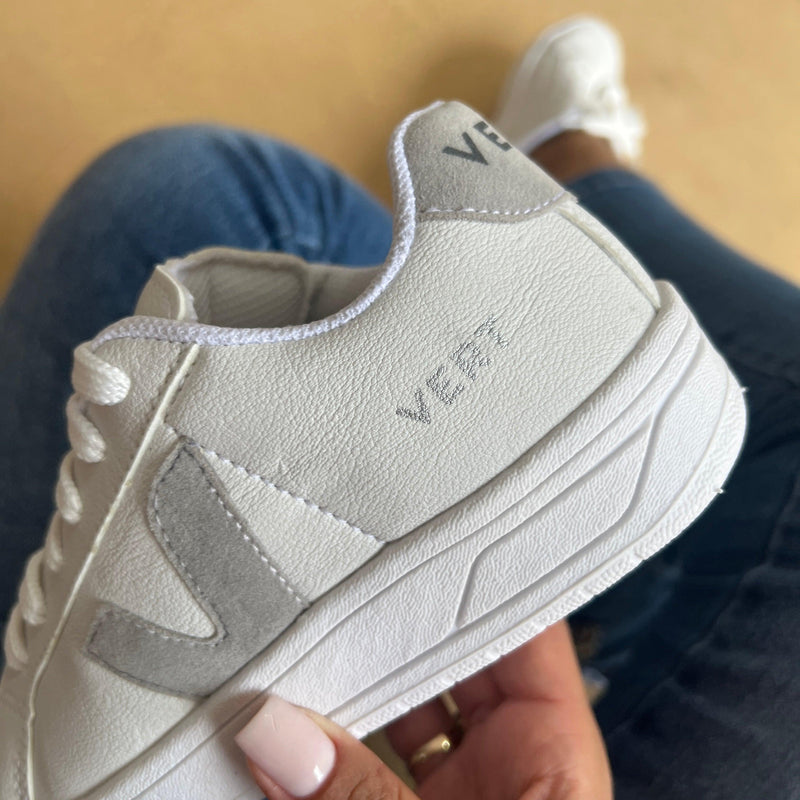 Tênis Vert Branco e Cinza Cadarço Premium - Loja Menina Maluca