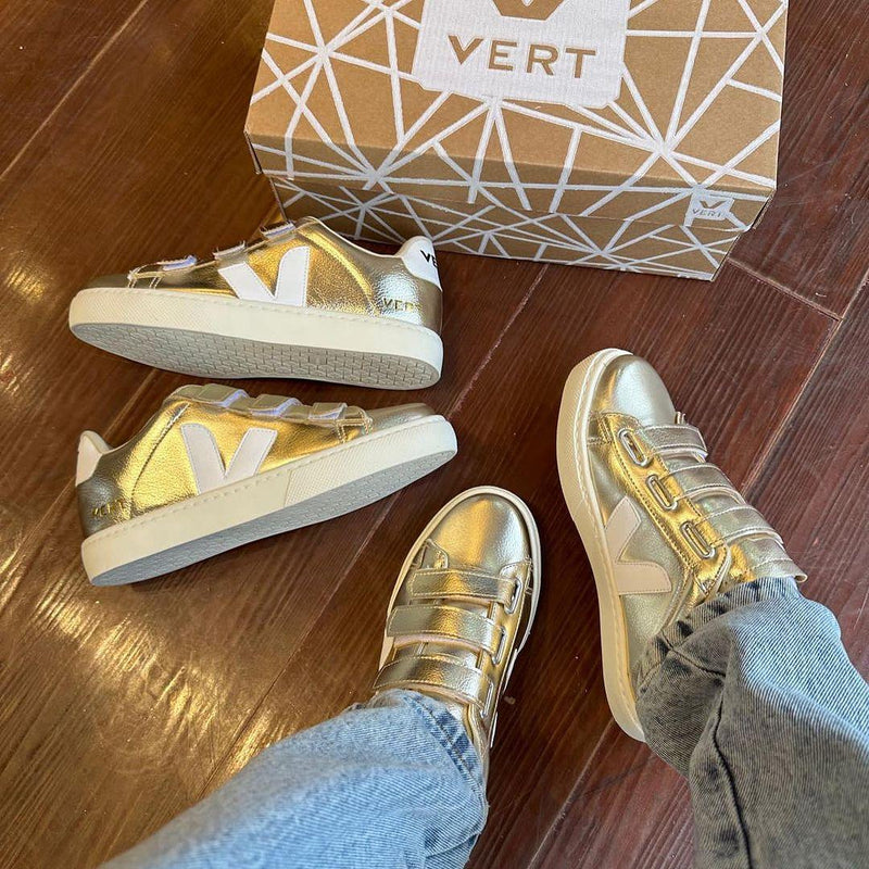 Tênis Vert Velcro Dourado e Branco Premium - Loja Menina Maluca